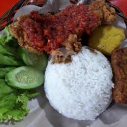 Penyet Paket Komplit. Nasi   Tahu   Tempe   Lalap