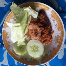 Ayam Lalapan Serundeng