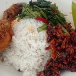 Nasi Ayam Bumbu Rempah, Oreg Kering/kentang Tumis