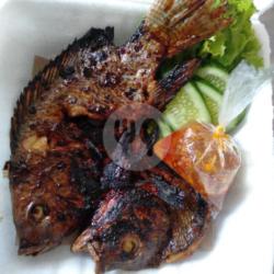 Ikan Nila Bakar Komplit