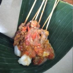 Tipat Sate Babi Bumbu Plecing