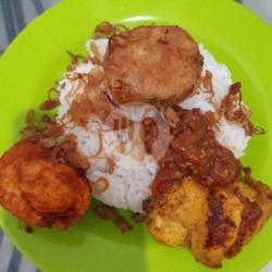 Nasi Ayam Goreng (bisa Diganti Perkedel Goreng Isi Kornet Kalau Masih Ada) Telur Sambal Bonus Kurupuk Udang