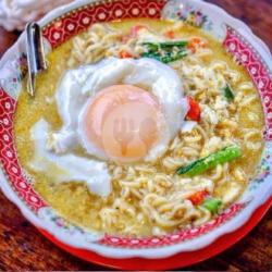 Indomie Rebus Kari Ayam   Telor Setengah Mateng