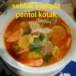 Seblak Komplit Pentol Kotak