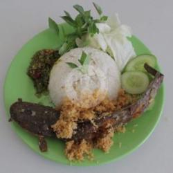 Nasi Lele Serundeng