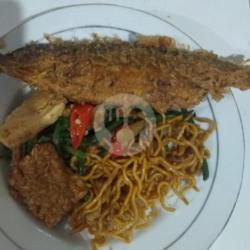 Nasi Campur Bandeng Presto