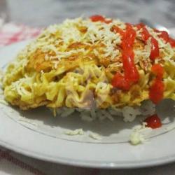 Omlet Keju Parut Saus Tomat