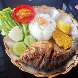 Ikan Bawal Goreng  Nasi