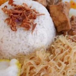 Nasi Uduk Bihun Semur