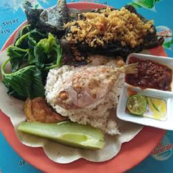 Nasi  Tempong Paru Srundeng