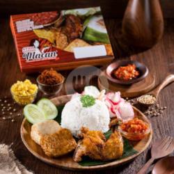 Nasi Ayam Goreng Lengkuas Komplit