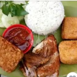 Nasi Bebek. Tahu Tempe . . Sambel Lalapan