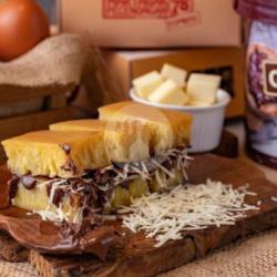 Martabak Choco Hazelnut Keju