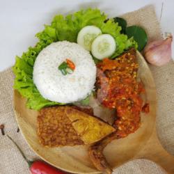 Nasi Uduk Ayam Penyet