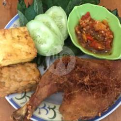Bebek Goreng Sambal Korek Dengan Nasi