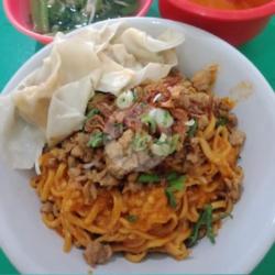 Mie Yamien Pedas Manis Pangsit