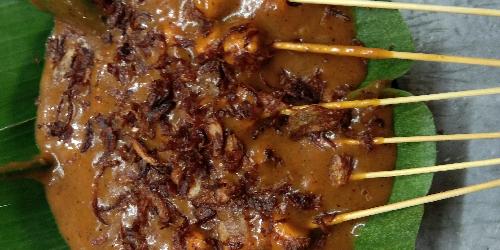 Sate & Mie Rebus Jo Nathan, Amal