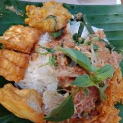 Nasi Pecel Tempe Dadar Jagung   Es Teh