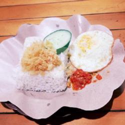 Nasi Putih Telur Mata Sapi Kremes