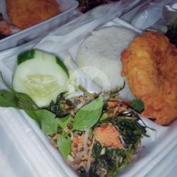 Nasi Urap Ayam Goreng