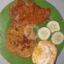 Mie   Telur Ceplok   Ayam Geprek Sambal Garuk