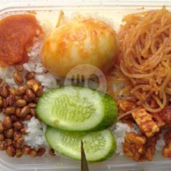 Nasi Uduk Telur Semur