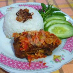 Paket Nasi Ayam Sambel Bledek (nasi Ayam Sambel Bledek Lalapan)