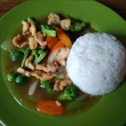 Nasi Brokoli Cah Ayam