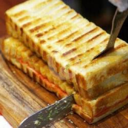 Roti Bakar 2 Rasa Srikaya   Nanas