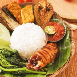 Nasi Tempong Cumi