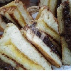 Roti Bakar Selai Nanas Coklat