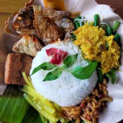 Nasi Urap Ikan Asin Goreng