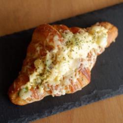 Korean Garlic With Creamy Egg Croisant