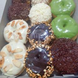 Donat Lembut Isi 6 Bebas Pilih Topping