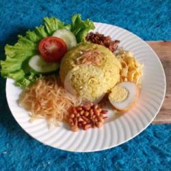 Nasi Kuning Muanteb Spesial 1/2 Telor Bulat