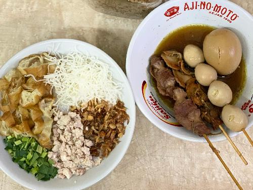 BUBUR AYAM MONAS NY.CIREBON BENHILL