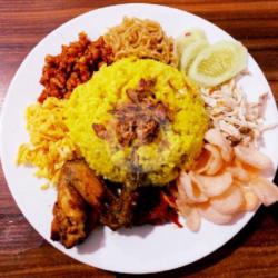 Nasi Kuning Sayap