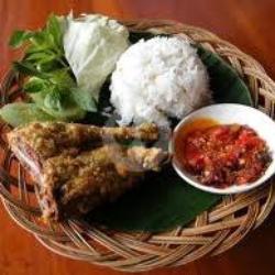 Bebek Lalapan Nasi Uduk