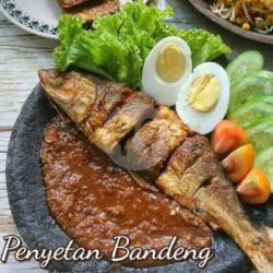 Penyetan Ikan Bandeng Goreng