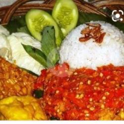 Nasi Ayam Geprek Tahu Tempe Terong Sambal Lalapan