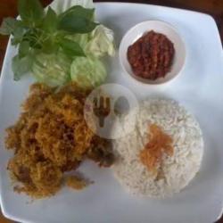 Paket Nasi Ayam Crispy  Es Teh