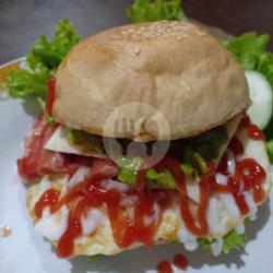 Burger Jumbo(slicebeef Keju Sosis Telur)