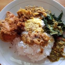 Nasi Padang Ayam Goreng