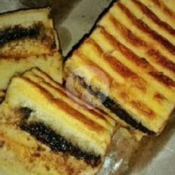 Roti Bakar Coklat Susu