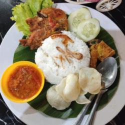 Nasi Ayam Penyet Urap