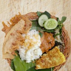 Nasi Pecel Telur