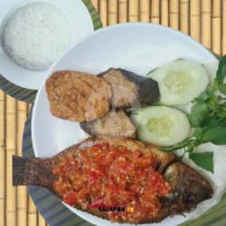 Ikan Mas Penyet   Nasi (lengkap)