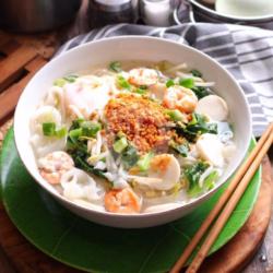 Kwetiau Kuah Udang Bakso Ikan Telor Rebus