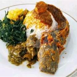 Nasi Campur Ikan Lele Goreng   Telur Dadar