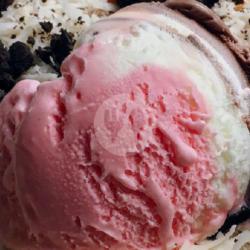 Ice Cream (mix Vanila, Coklat, Strawberry)